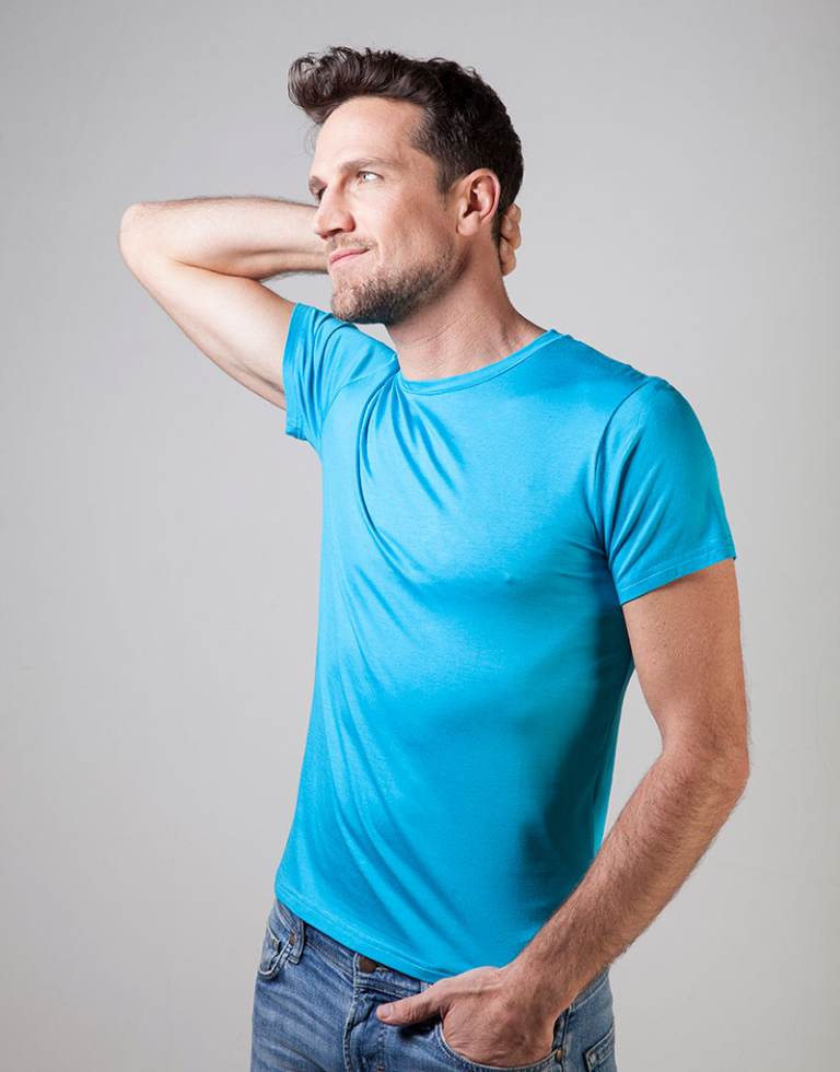 T-shirt scollo a U - Comfort - Image 17