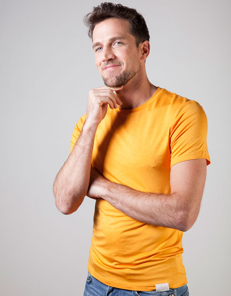T-shirt scollo a U - Comfort - Image 15